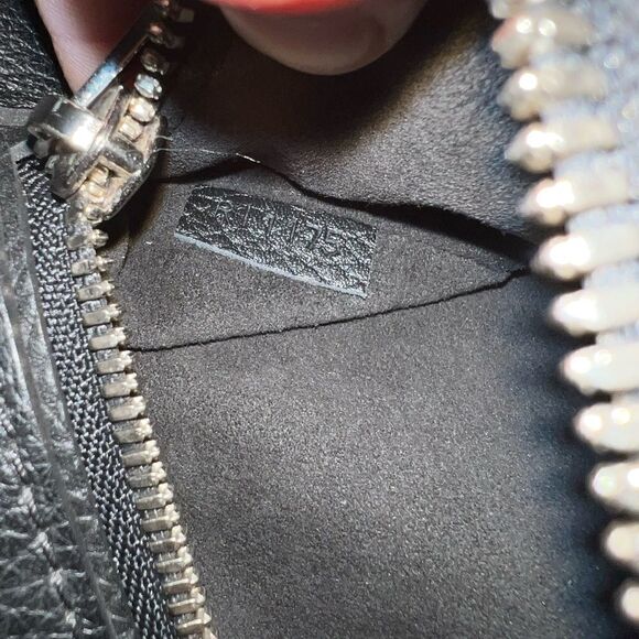 LOUIS vuitton marius taurillon leather messenger bag - Picture 5 of 16